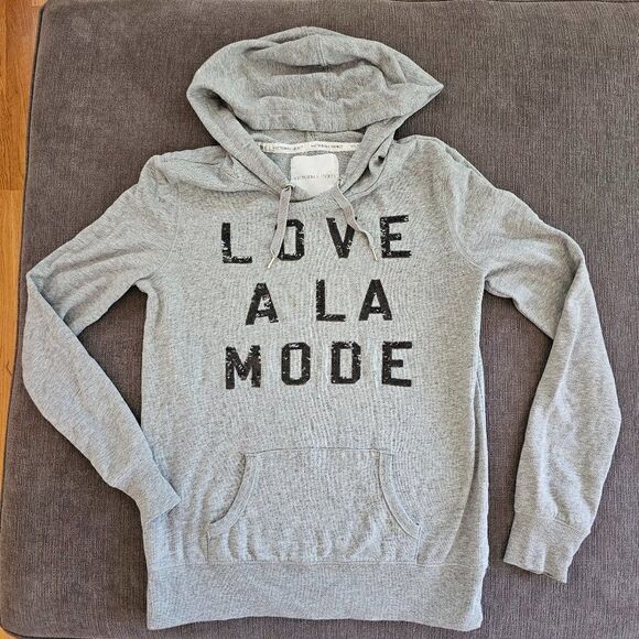 Victoria's Secret Gray Long Sleeve LOVE ALA MODE Pullover Hooded Sweatshirt sz S - Picture 1 of 9